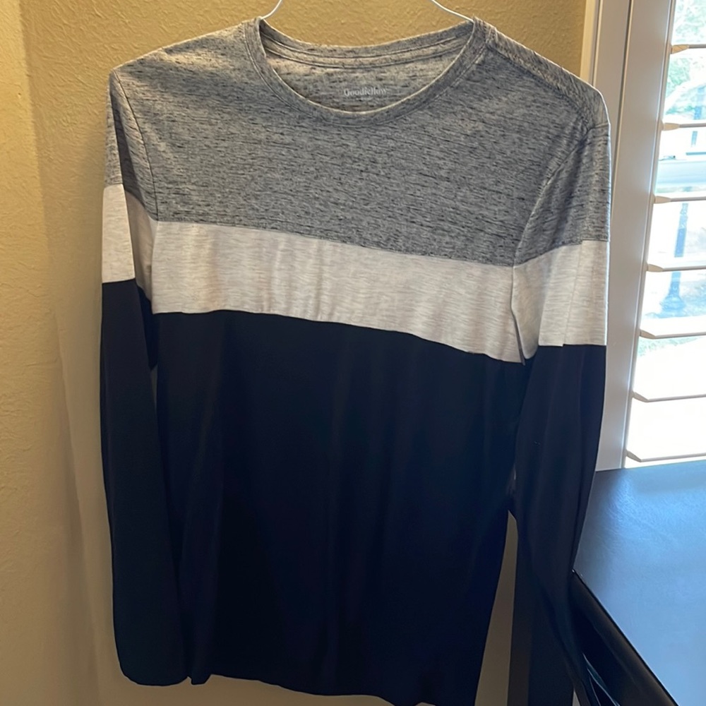 Good fellow long sleeve never worn